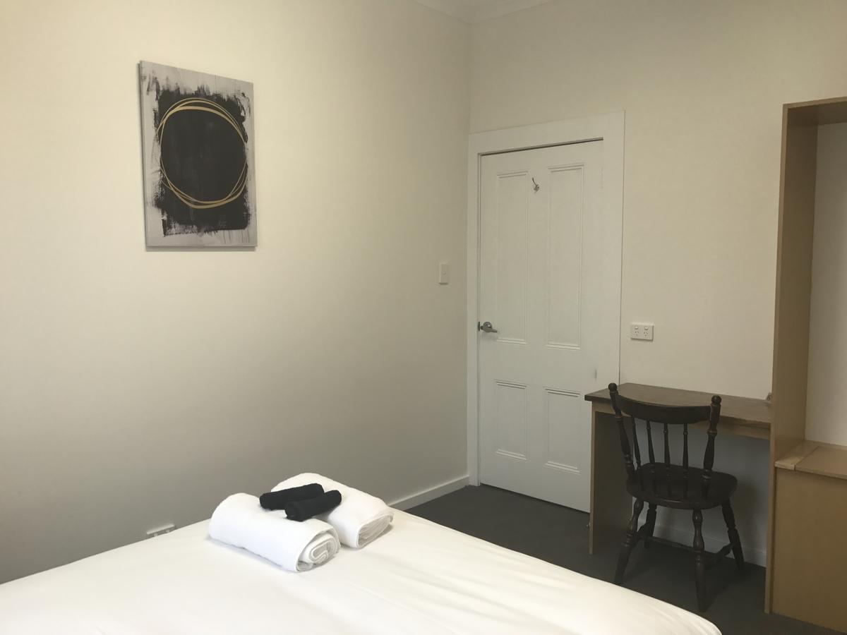 Okeefes Hotel Backpackers Лонсестон Экстерьер фото