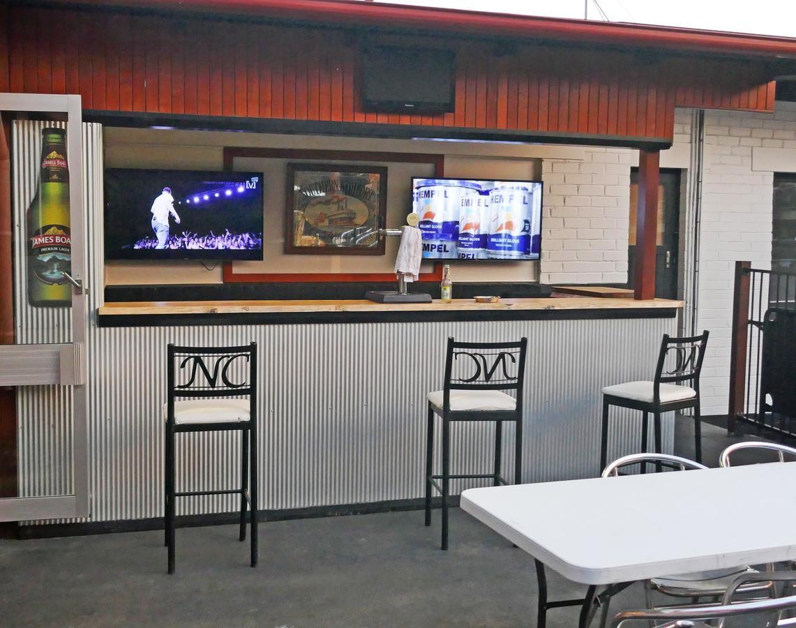 Okeefes Hotel Backpackers Лонсестон Экстерьер фото