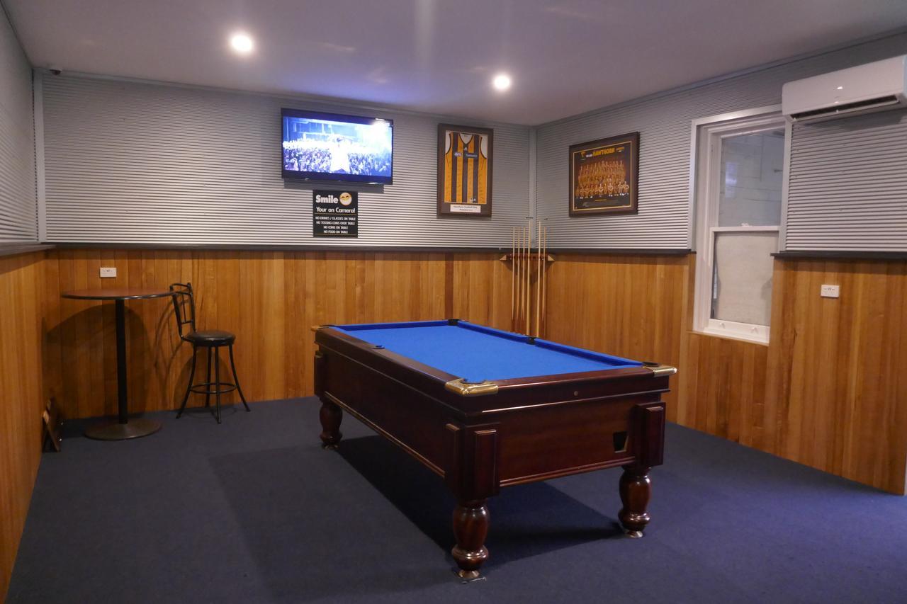 Okeefes Hotel Backpackers Лонсестон Экстерьер фото